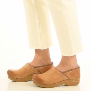 Dansko Professional Clogs Honey Distressed Leather size 37